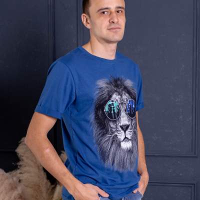 Мужская футболка Лев вид 2 синий - фото 1